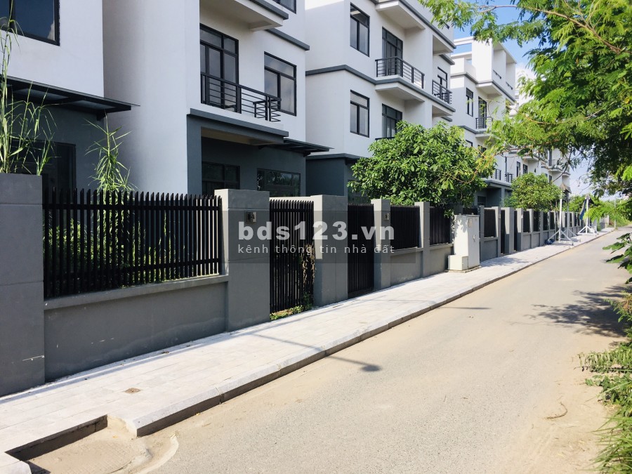 Bán gấp biệt thự Xuân Phương Garden, sổ đỏ trao tay, liên hệ 0399812995