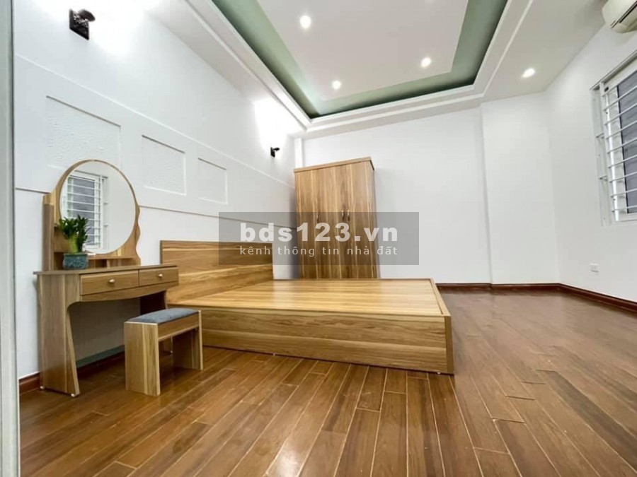 Bán nhà phố Chiến Thắng, trung tâm Văn Quán, dt 50m2, 4 tầng, ô tô đổ cửa, ngõ thông, giá 3 tỷ