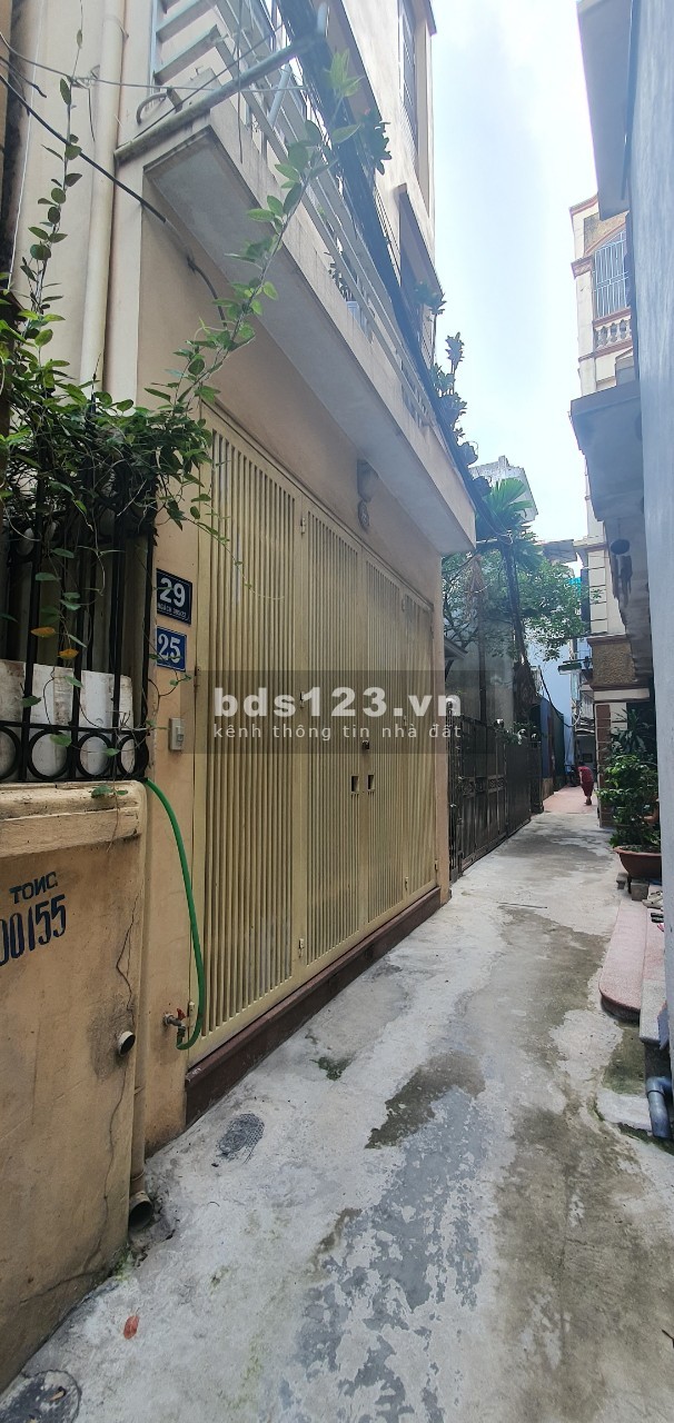 Bán nhà Lạc Long Quân, Nhà đẹp ở ngay cạnh Hồ Tây, dt 40m2, giá bán 3.5 tỷ