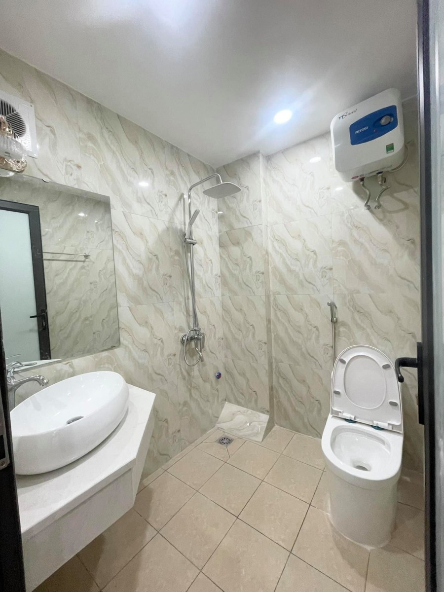 Bán Nhà nguyên căn diện tích 37m2, 5 tầng Khương Đình, Ngả Tư Sở Giá 4.1 tỷ