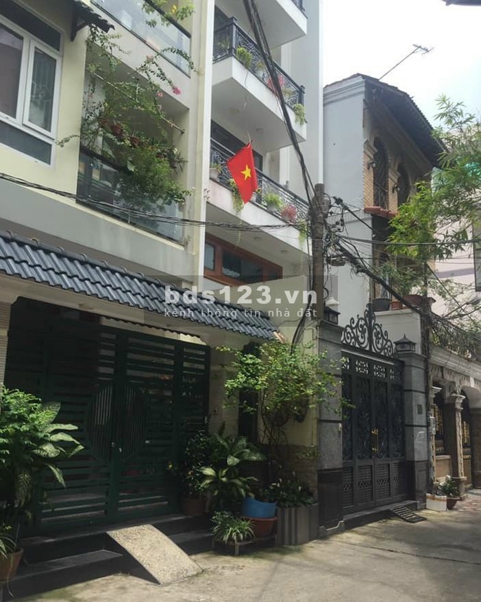 Nhà rộng hẻm xe hơi, cạnh Phố Nướng Tân Sơn Nhì giá bán 6,8 tỷ, sổ vuông vức