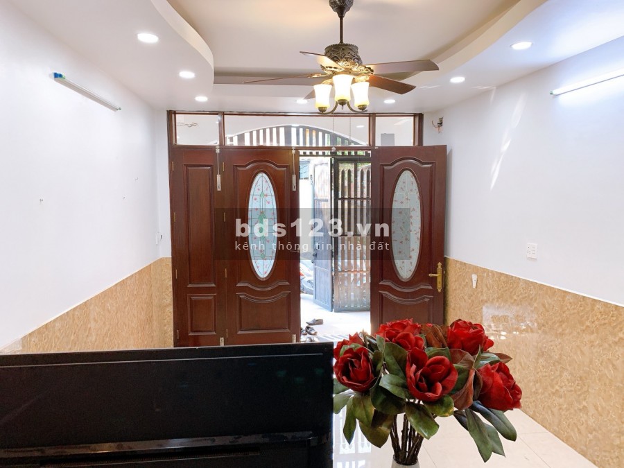 Bán nhà Bình Thạnh, Phan Văn Trị, ô tô vào nhà dt 50m2, giá chỉ 5.9 tỷ