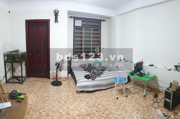 Bán nhà nguyên căn 5 tầng Cầu Giấy, dt 33m2, vị trí trung tâm, ở luôn, giá 3.2 tỷ