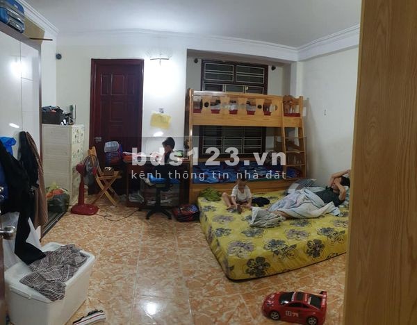Bán nhà nguyên căn 5 tầng Cầu Giấy, dt 33m2, vị trí trung tâm, ở luôn, giá 3.2 tỷ
