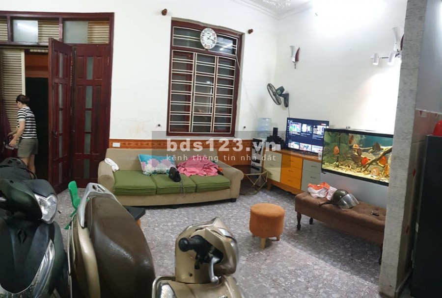 Bán nhà nguyên căn 5 tầng Cầu Giấy, dt 33m2, vị trí trung tâm, ở luôn, giá 3.2 tỷ