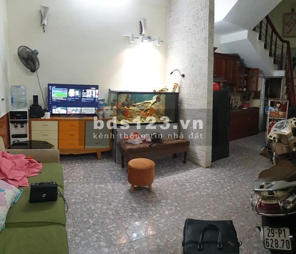 Bán nhà nguyên căn 5 tầng Cầu Giấy, dt 33m2, vị trí trung tâm, ở luôn, giá 3.2 tỷ
