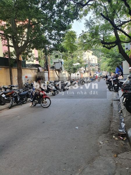 Bán nhà nguyên căn hàng hiếm bao đẹp dt 25m2, ra ô tô giá bán 3.85 tỷ, Quận Đống Đa