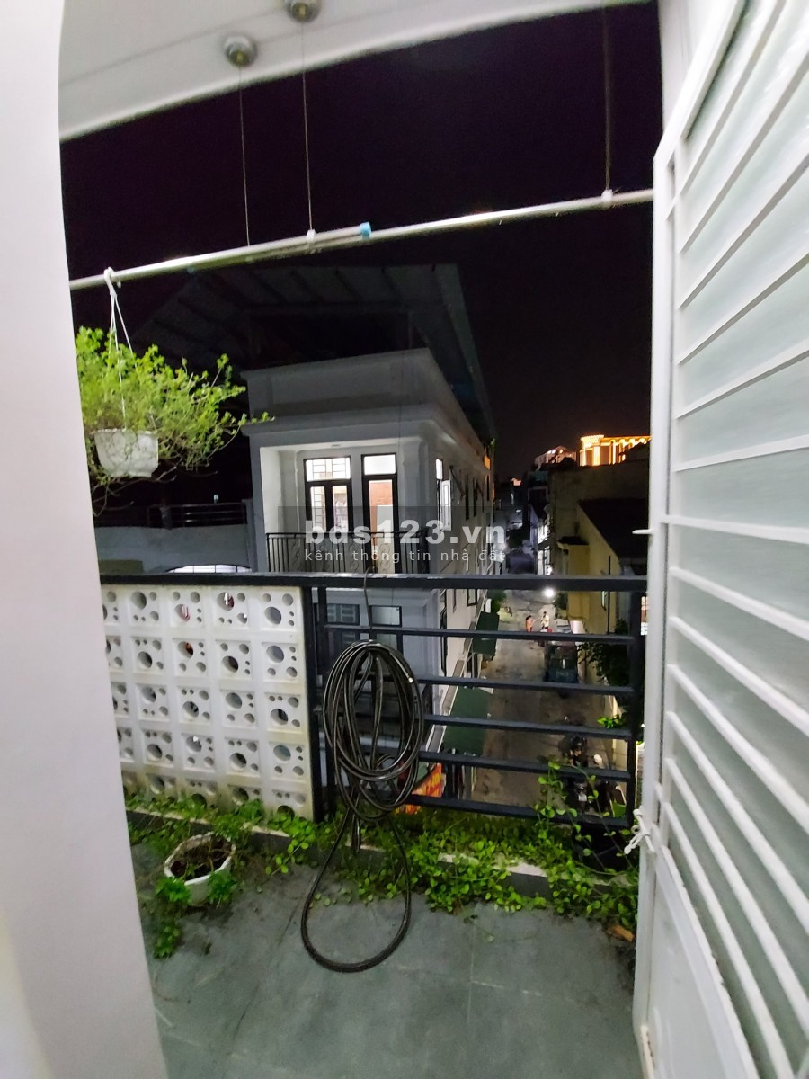 Bán nhà khu Vip Quận Tân Phú, hẻm xe tải 4 tầng đúc, mới keng, giá 4.1 tỷ, thương lượng
