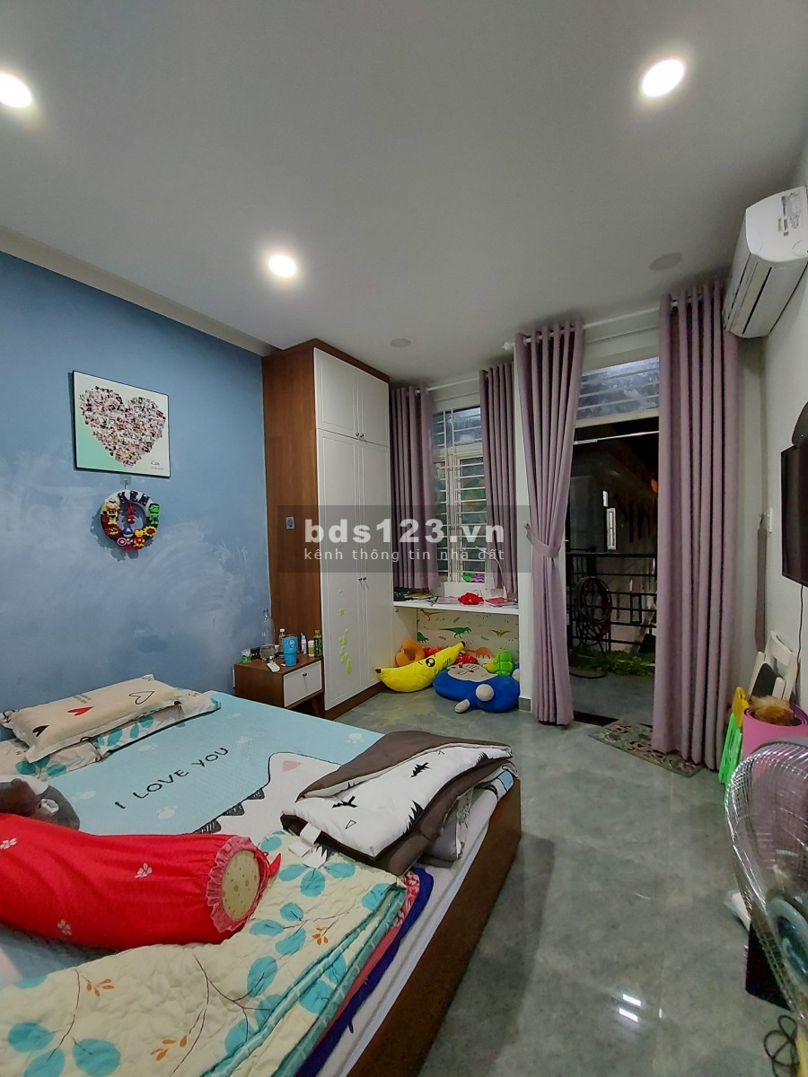 Bán nhà khu Vip Quận Tân Phú, hẻm xe tải 4 tầng đúc, mới keng, giá 4.1 tỷ, thương lượng