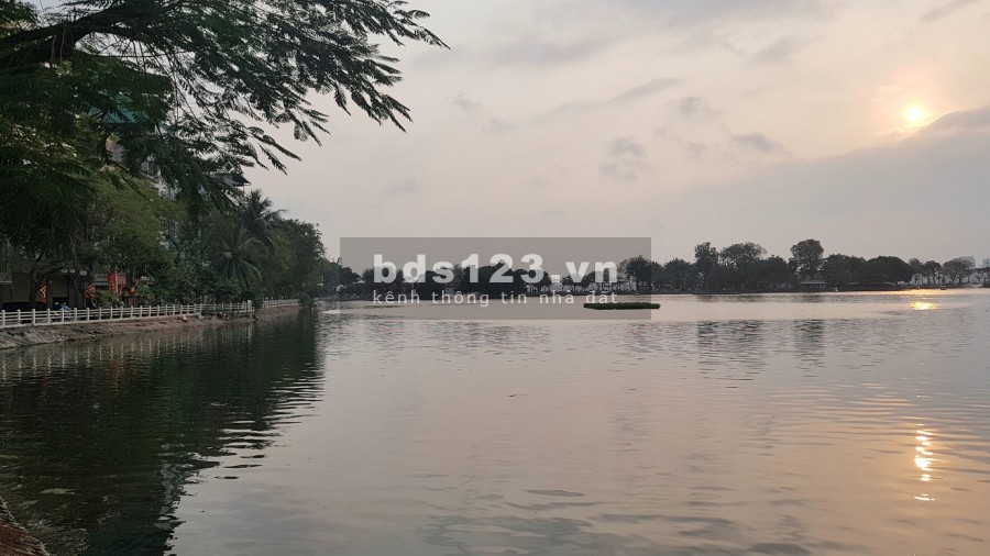 Mặt phố Nguyễn Đình Thi Quận Tây Hồ, view hồ, vỉa hè, oto, kinh doanh, dt 155m2 giá 40 tỷ