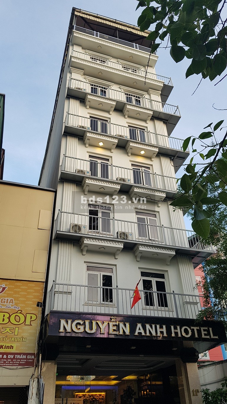 Mặt phố Chùa Láng, Đống Đa. Vỉa hè, ô tô, Kinh doanh, dt 90m2, giá 17 tỷ