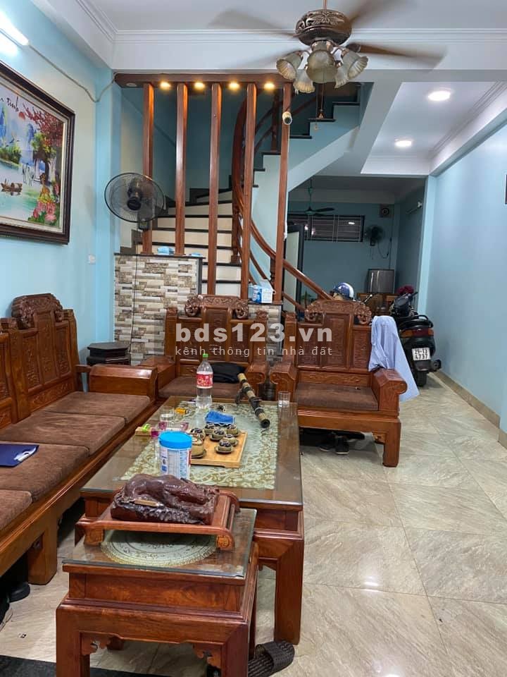 Nhà đẹp Nguyễn Văn Cừ nguyên căn đúc 5 tầng diện tích 52m2, gần phố