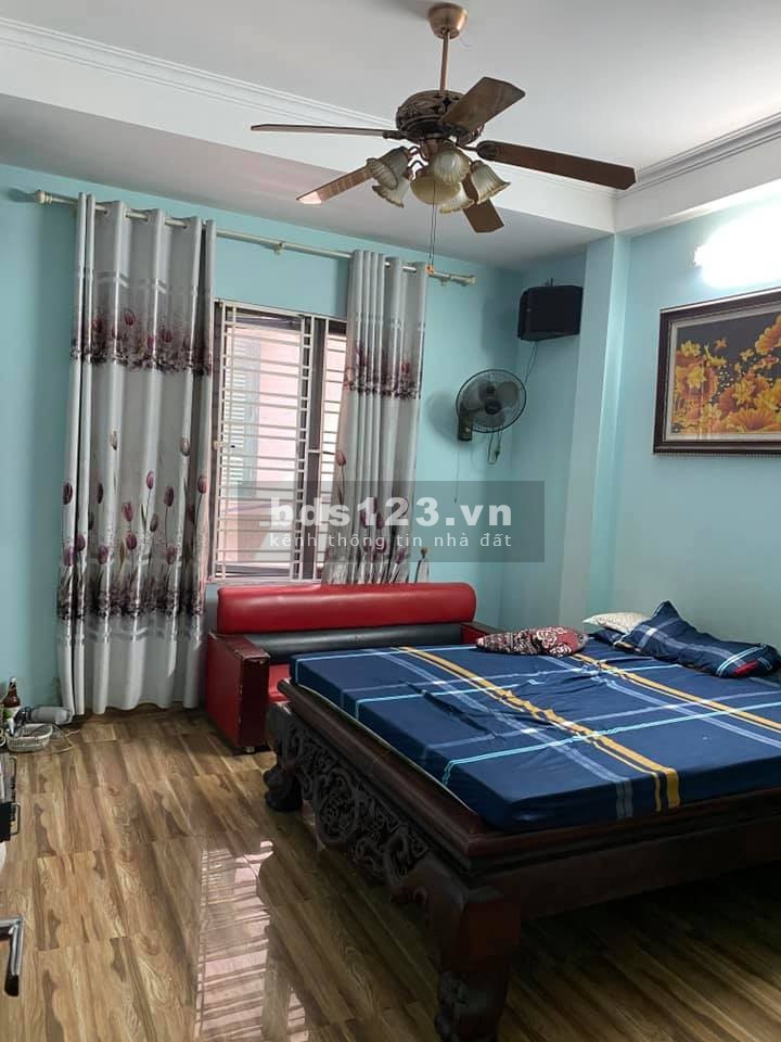 Nhà đẹp Nguyễn Văn Cừ nguyên căn đúc 5 tầng diện tích 52m2, gần phố