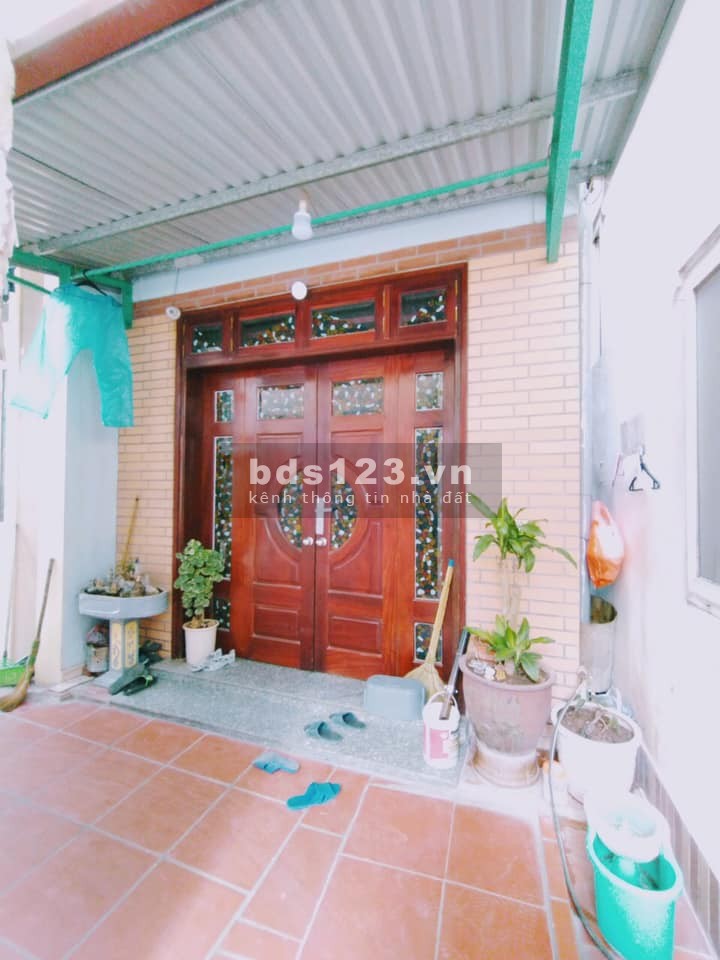 Bán nhà 3 tầng Gia Quất diện tích 35m2 giá bán 2.6 tỷ sổ đỏ sãn sàng giao dịch