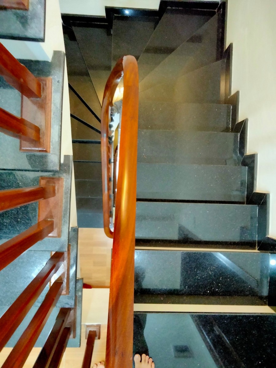 Chủ chuyển nhà vô Nam cần bán nhà gần Tôn Đức Thắng giá bán 4.45 tỷ, 5 tầng đúc