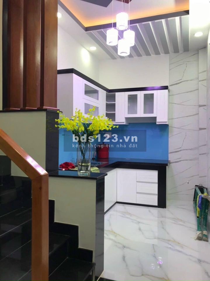 Bán nhà hẻm xe hơi tặng hết nội thất Phan Huy Ích, phường 17 Gò Vấp dt 32m2 giá 3.35 tỷ