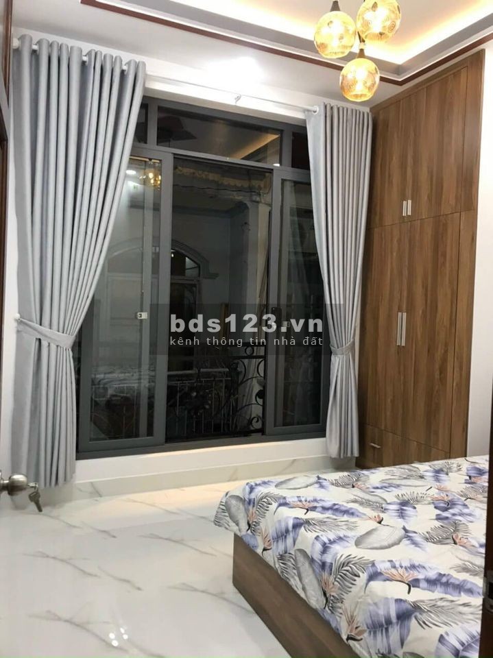 Bán nhà hẻm xe hơi tặng hết nội thất Phan Huy Ích, phường 17 Gò Vấp dt 32m2 giá 3.35 tỷ