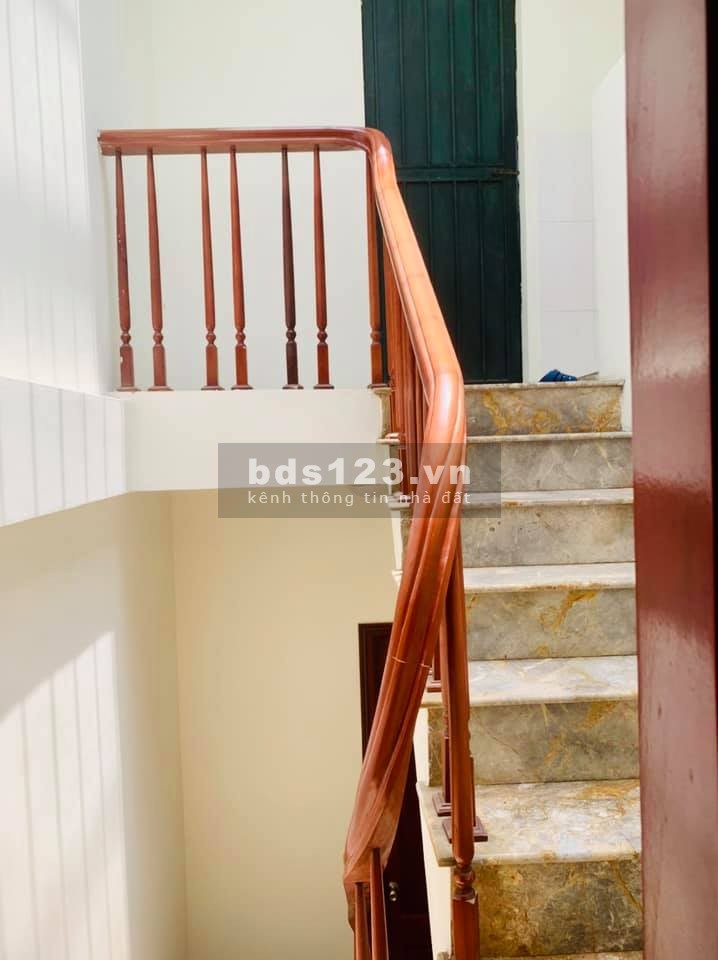 Bán nhà 5 tầng Võ Chí Công ngõ thoáng, cách ô tô dt 70m2, giá bán 3.5 tỷ