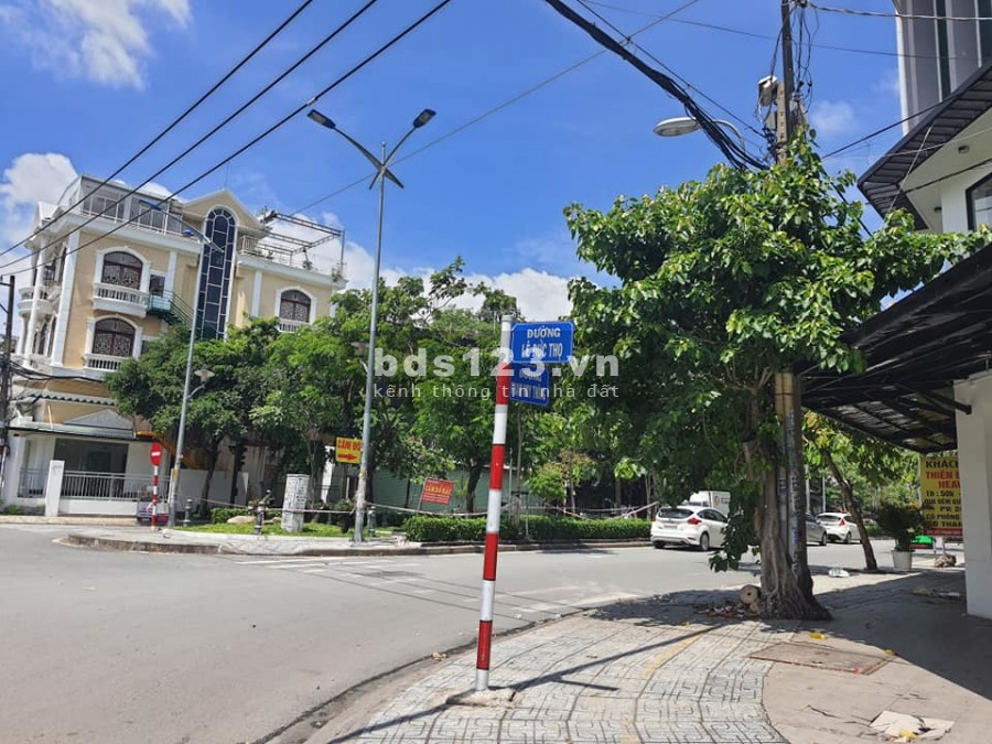 (Gò Vấp)Bán nhà mt hẻm chợ Lê thị Hồng, dt 105m2, đúc 2 tầng, giá bán 10.8 t
