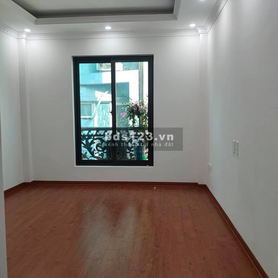 Cần bán gấp nhà đẹp Long Biên, ô tô thông 35m 5 tầng nhỉnh 3.5 tỷ 0888868583