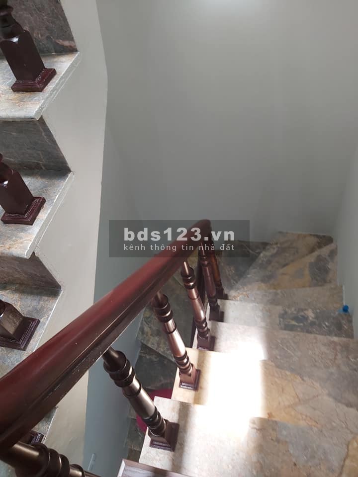 Bán nhà Dương Quảng Hàm, Cầu Giấy, dt 35m2, 4 tầng, nhà đẹp ở luôn, ba gác đổ cổng