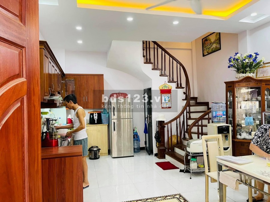 Bán nhà Ngõ Quỳnh ngõ rộng thoáng gần phố KD online, đầy đủ nội thất, diện tích 38m2