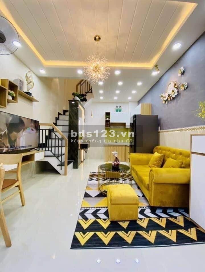 Bán nhà phố Ngọc Lâm, nhà đẹp ở luôn, dt 44m2, 4 tầng, giá chỉ hơn 3 tỷ, lhcc