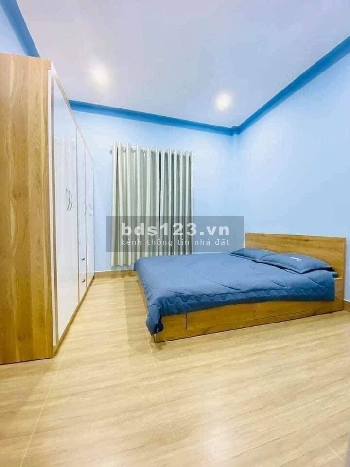 Bán nhà đường Phan Xích Long dt 28m2 giá 4 tỷ, vị trí đẹp thuận lợi kinh doanh.