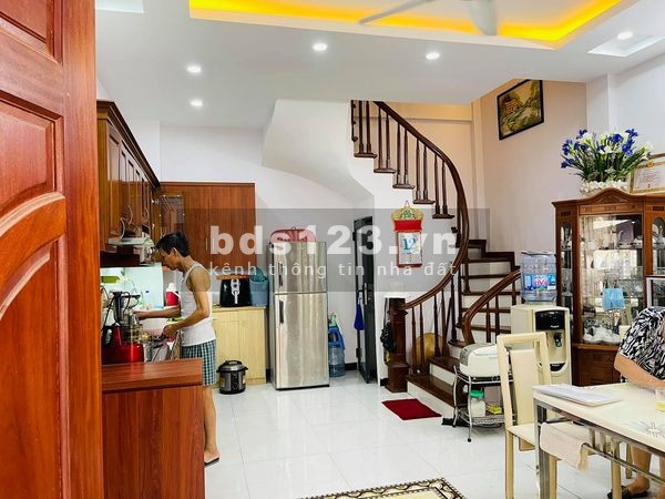 Bán nhà 5 Tầng đẹp chắc chắn chủ tự xây ngõ Quỳnh Quận Hai Bà Trưng, giá bán 3.8 tỷ