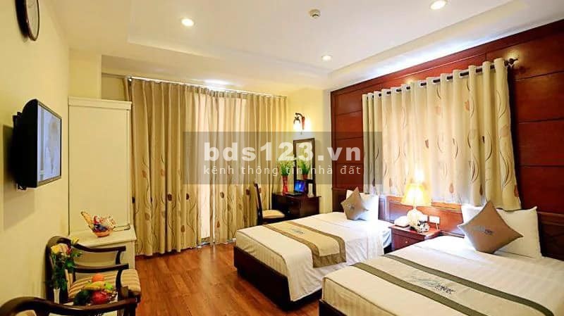 Bán khách sạn 3* lô góc, Khu vực thu hút nhiều khách quốc tế, xây nguy nga nhất khu vực
