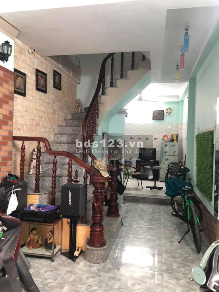 Bán nhà 3 tầng Gia Quất diện tích 35m2 giá bán 2.6 tỷ sổ đỏ sãn sàng giao dịch