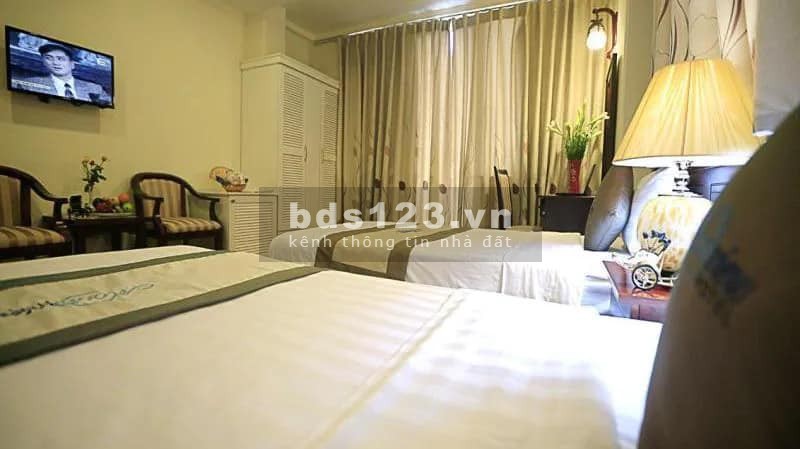 Bán khách sạn 3* lô góc, Khu vực thu hút nhiều khách quốc tế, xây nguy nga nhất khu vực