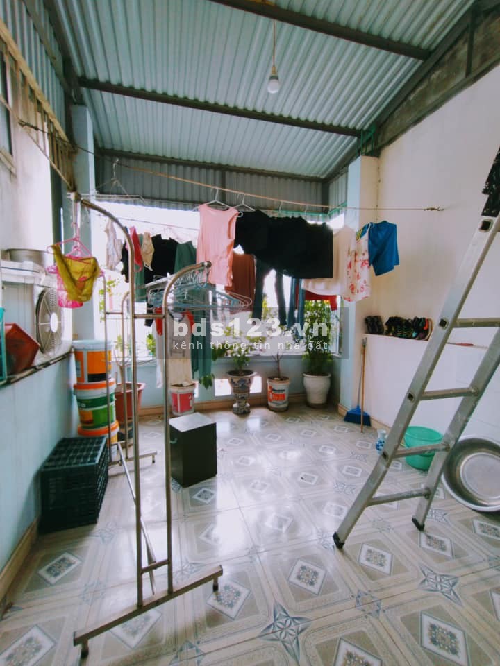 Bán nhà 3 tầng Gia Quất diện tích 35m2 giá bán 2.6 tỷ sổ đỏ sãn sàng giao dịch