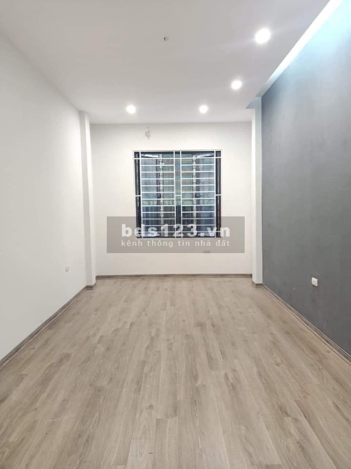 Hot! Bán nhà mới xây Phố Nguyễn Khang, diện tích 47m2, mt 5.8m