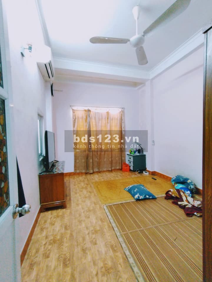 Bán nhà 3 tầng Gia Quất diện tích 35m2 giá bán 2.6 tỷ sổ đỏ sãn sàng giao dịch