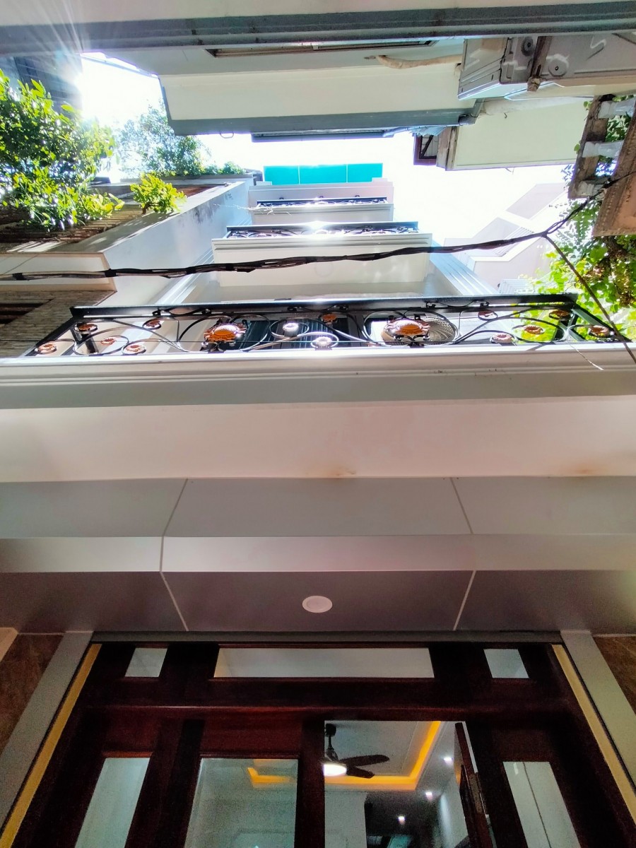 Chủ chuyển nhà vô Nam cần bán nhà gần Tôn Đức Thắng giá bán 4.45 tỷ, 5 tầng đúc