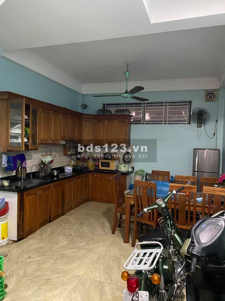 Nhà đẹp Nguyễn Văn Cừ nguyên căn đúc 5 tầng diện tích 52m2, gần phố