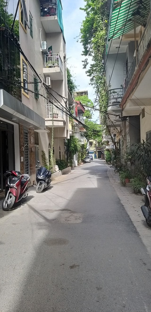 Bán nhà phố Yên Lạc, khu phân lô, oto, mt 5m, 5 tầng, về ở luôn giá 3.8 tỷ