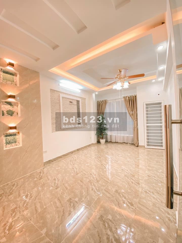 Nhà Mới đẹp Nam Dư Hoàng Mai, ô tô đỗ cửa tặng nội thất, dt 30m2 5 tầng, giá chỉ 2.9 tỷ.