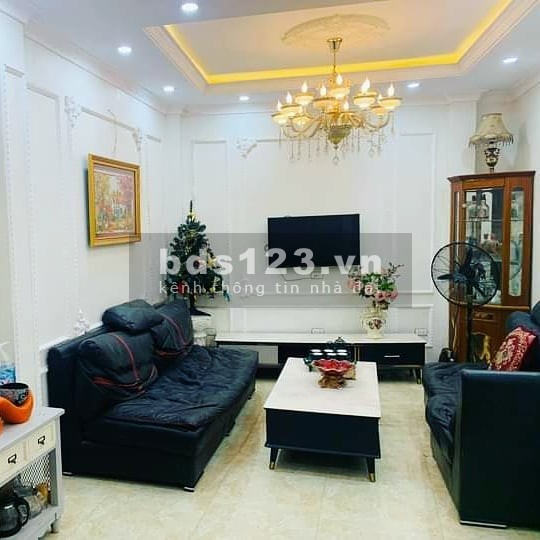 Bán nhà nguyên căn cực hiếm đường Thuỵ Khuê, diện tích 24/37m2, giá 2.8 tỷ