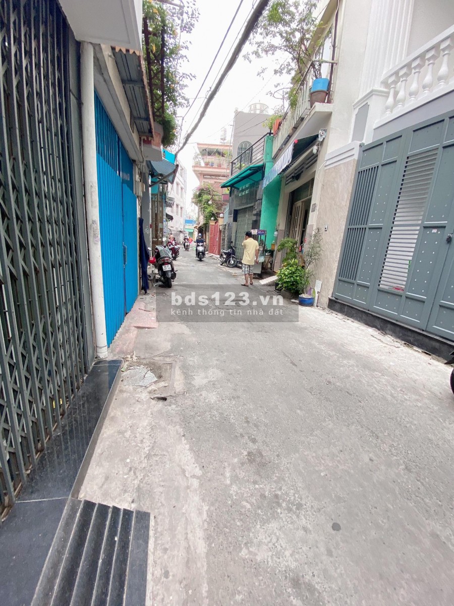 Bán nhà Lũy Bán Bích nguyên căn rộng 31m2 2 tầng hẻm xe hơi giá 4 tỷ 15