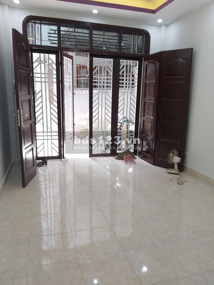 Bán nhà Dương Quảng Hàm, Cầu Giấy, dt 35m2, 4 tầng, nhà đẹp ở luôn, ba gác đổ cổng