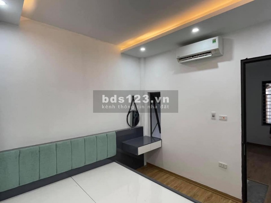 Bán nhà phố Ngọc Lâm, nhà đẹp ở luôn, dt 44m2, 4 tầng, giá chỉ hơn 3 tỷ, lhcc