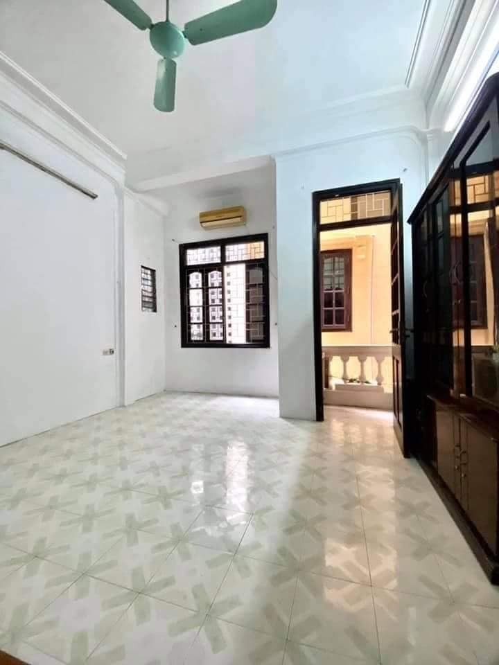 Bán nhà phố Yên Lạc, khu phân lô, oto, mt 5m, 5 tầng, về ở luôn giá 3.8 tỷ