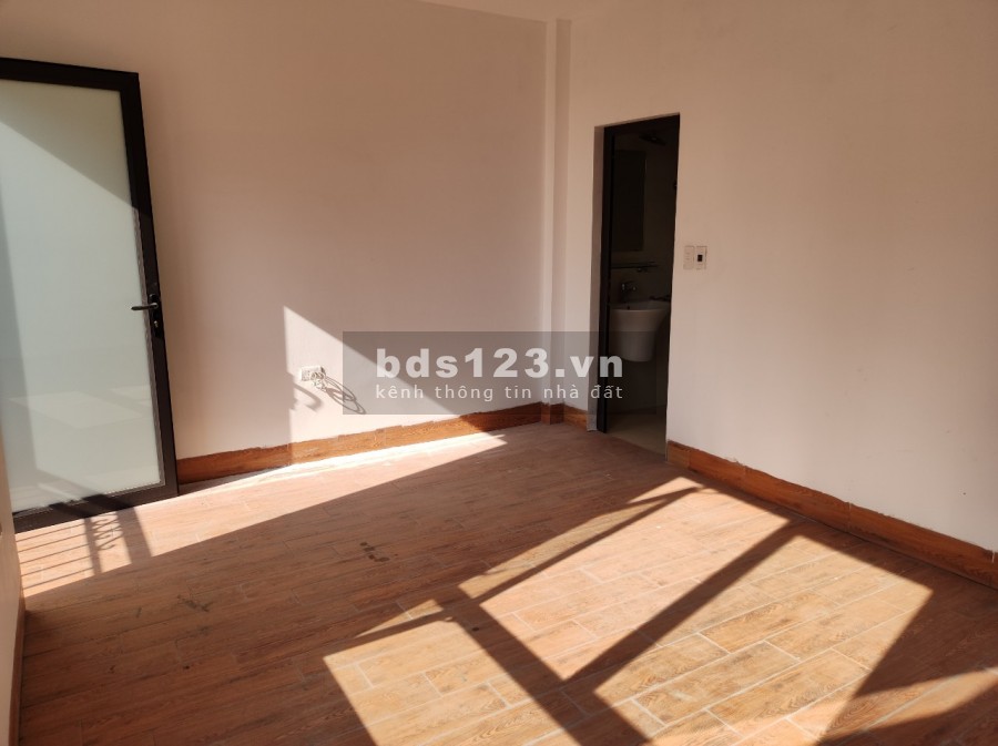 Nhà Mới Xuân Phương, ngay đường 70A, ô tô qua nhà 30m2, 5…