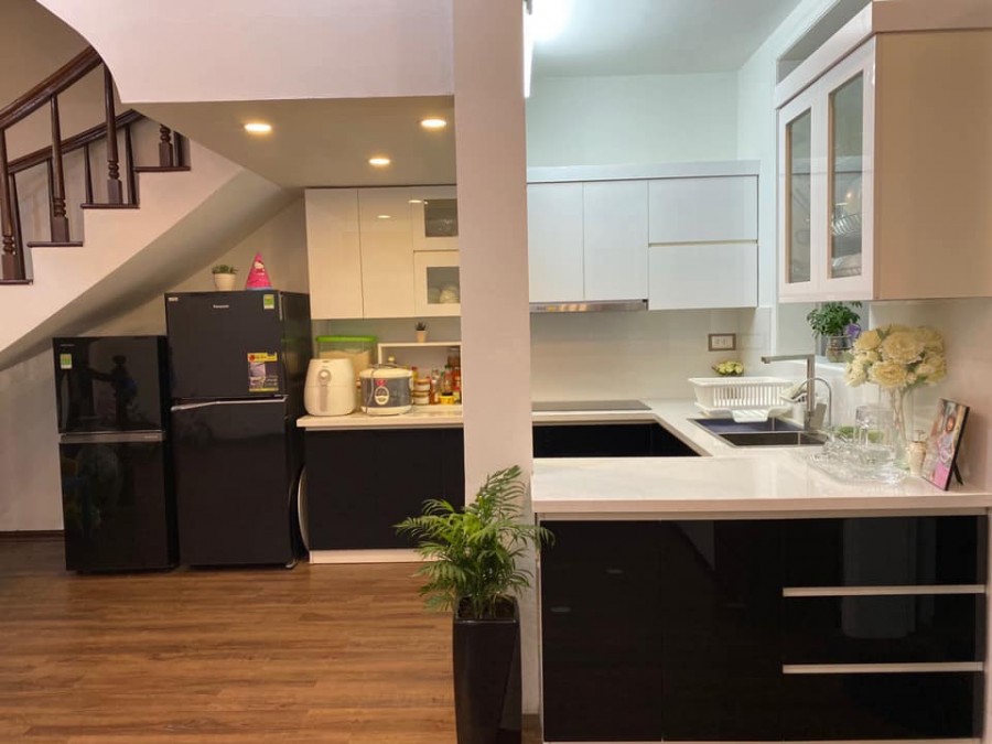 Nhà đẹp Hào Nam dt 67m2, 4 tầng mt 6m, lô góc tặng nội thất gần phố với gái 6.5 tỷ