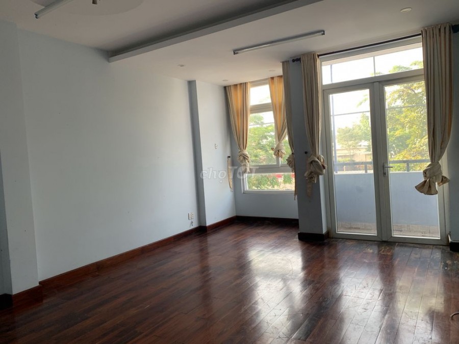 Cho Thuê mặt tiền 150m2 tầng trệt và lầu 1 đường Đồng Văn Cống Quận 2 HCM