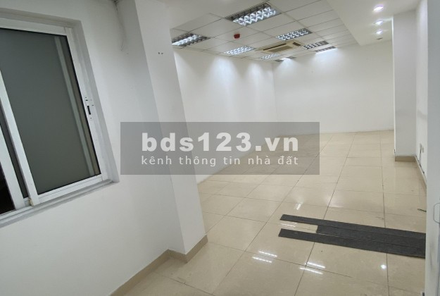 Cho thuê văn phòng chuyên nghiệp 30m2, 45m2, 75m2 giá rẻ mặt phố Quán Thánh, quận Ba Đình, Hà Nội