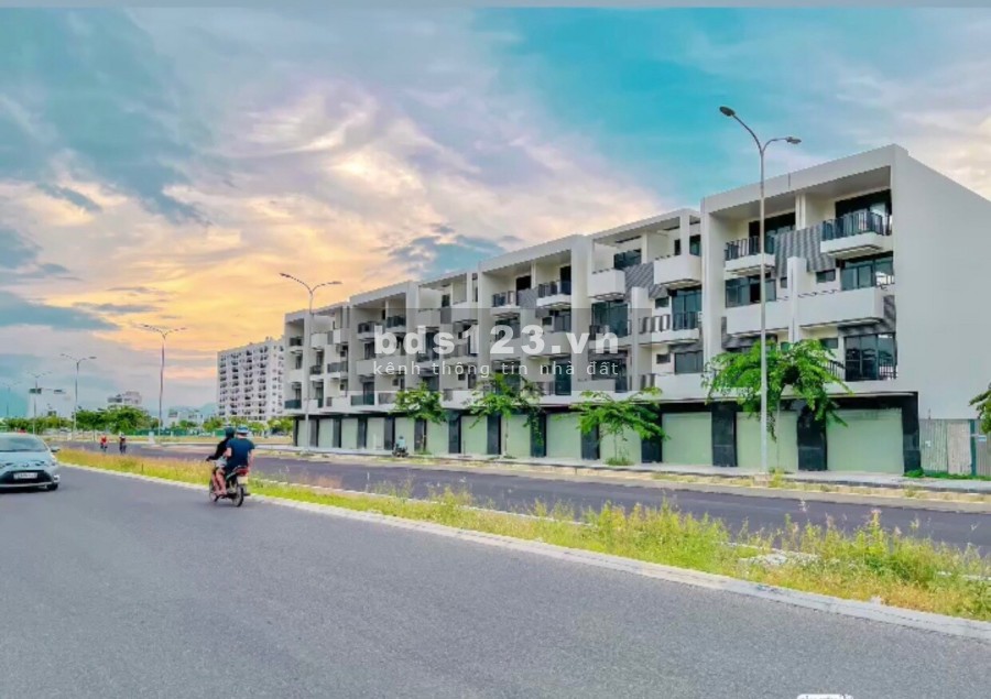 Shophouse 5,5 tỷ/căn 4 tầng hoàn thiện mặt ngoài trung tâm thành phố Nha Trang