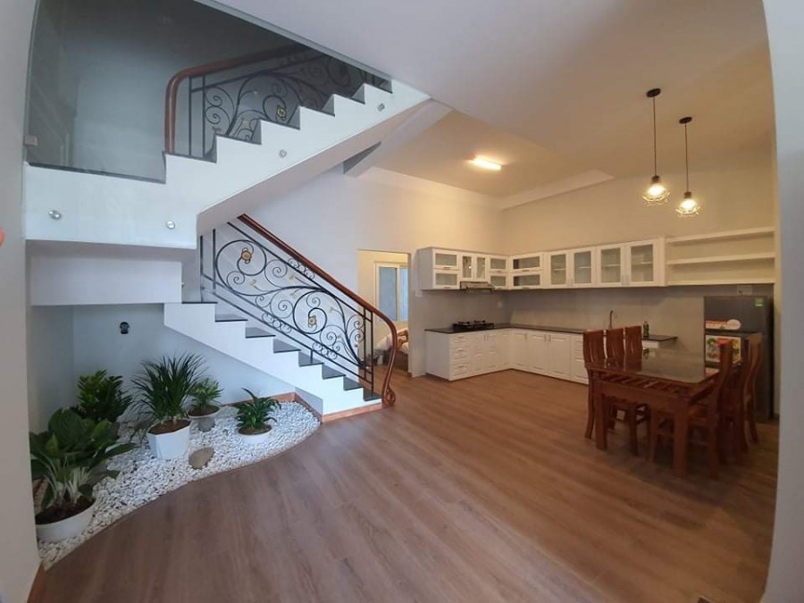Cần bán nhà hẻm xe hơi Nguyễn Trung Trực Đà Lạt dt 92m2 giá 5ty5, đường bê tông 4m view cao thoáng